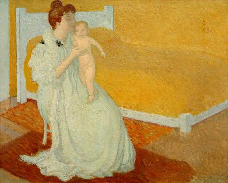 Mutter mit Kind am gelben Bett