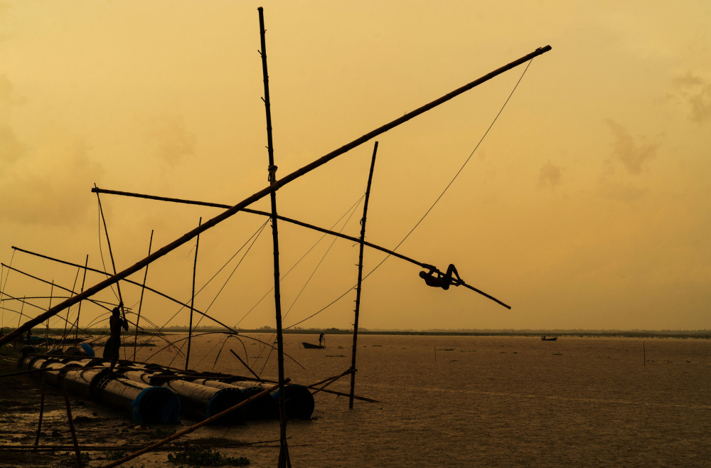 The struggle in the rain. von Md. Arifuzzaman