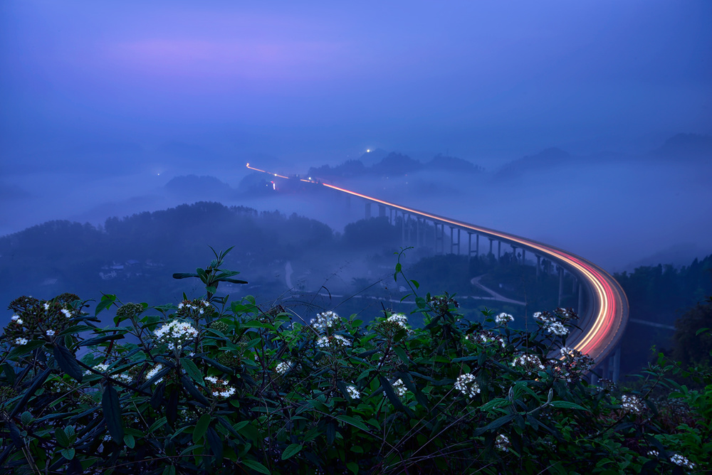 Bridge in Blue Hour von Mei Xu