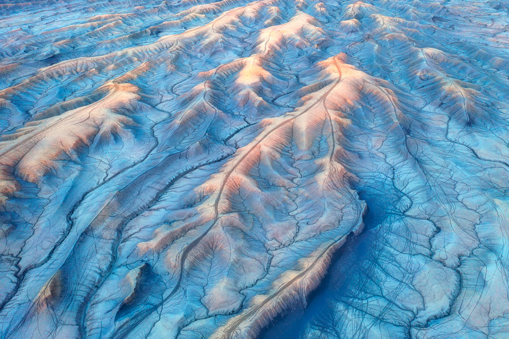 First Light on Badlands von Mei Xu