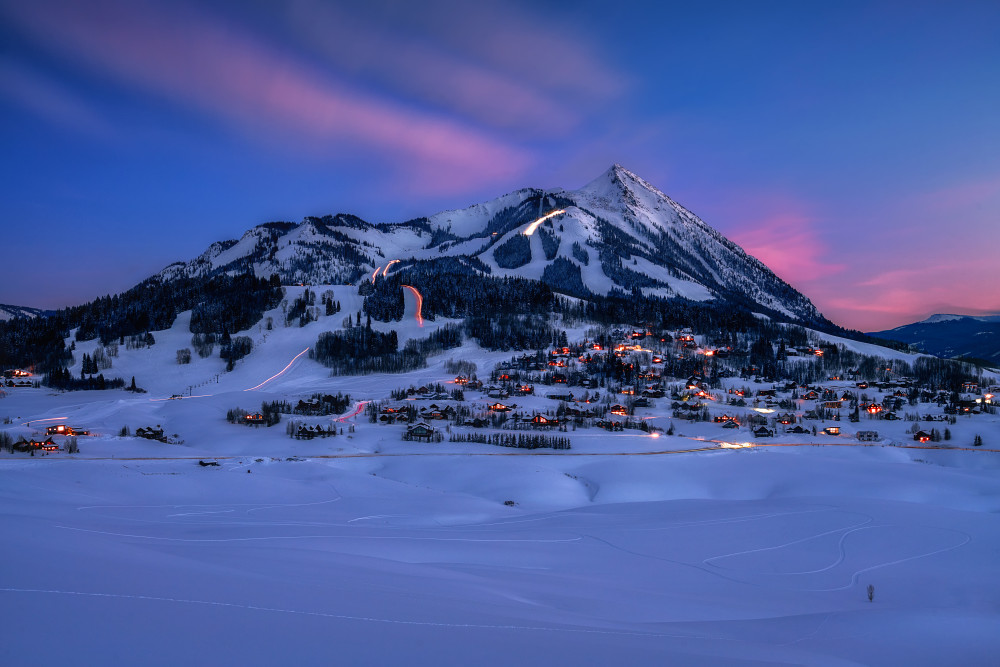 Ski Resort at Blue Hour von Mei Xu