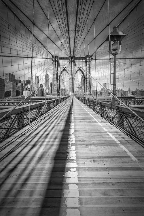 NEW YORK CITY Brooklyn Bridge | Monochrom von Melanie Viola
