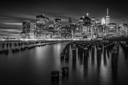 Manhattan Skyline am Abend | Monochrom