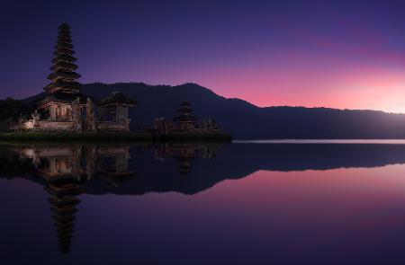 Ulun Danu Bratan Temple at Dawn