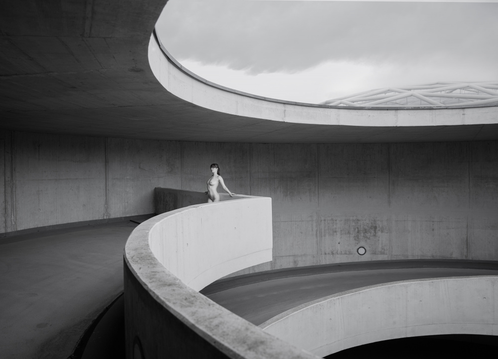 femininity meets architecture von Michael Allmaier