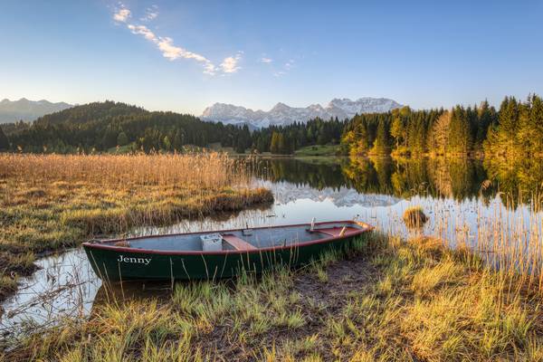 Boot am Geroldsee in Bayern von Michael Valjak