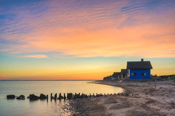 Häuser am Meer in Heiligenhafen Graswarder an der Ostsee von Michael Valjak