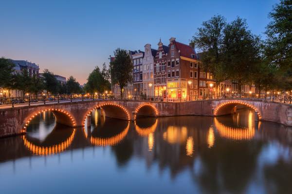 Keizersgracht in Amsterdam am Abend von Michael Valjak