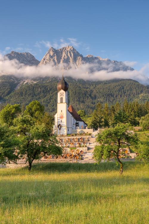 Kirche in Grainau in Bayern von Michael Valjak