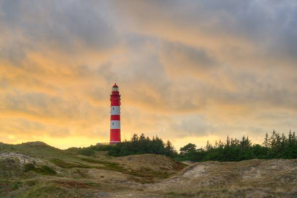 Leuchtturm auf Amrum bei Sonnenuntergang von Michael Valjak