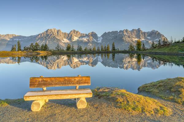 Lieblingsplatzl mit Blick zum Wilden Kaiser in Tirol von Michael Valjak
