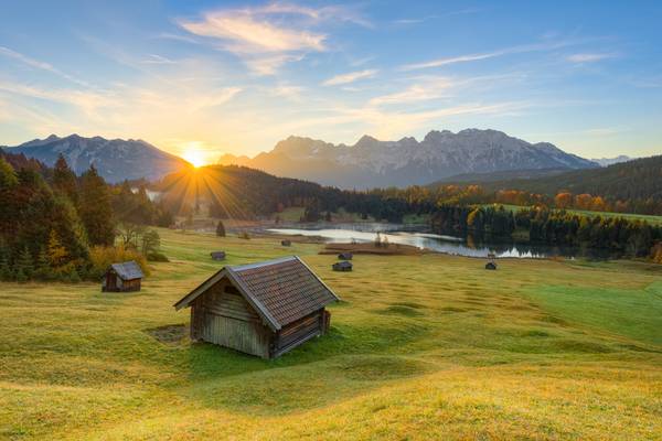 Morgens am Geroldsee bei Garmisch-Partenkirchen von Michael Valjak