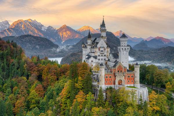 Schloss Neuschwanstein im Frühherbst von Michael Valjak