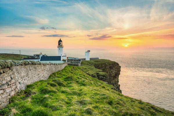 Sonnenuntergang am Dunnet Head in Schottland von Michael Valjak