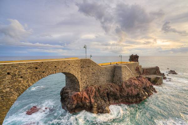 Steinbrücke in Ponta do Sol auf Madeira am Abend von Michael Valjak