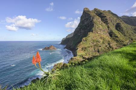 Aussicht vom Miradouro de São Cristovão auf Madeira
