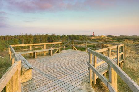 Aussichtsplattform auf Amrum mit Blick zum Leuchtturm