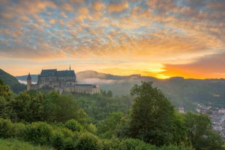 Burg Vianden in Luxemburg Sonnenaufgang