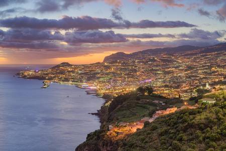 Madeira - Blick auf Funchal am Abend