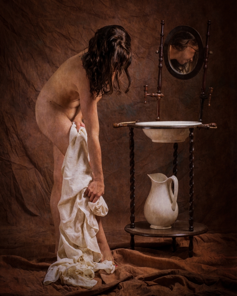 Brooke with Towel von Mike Dumont