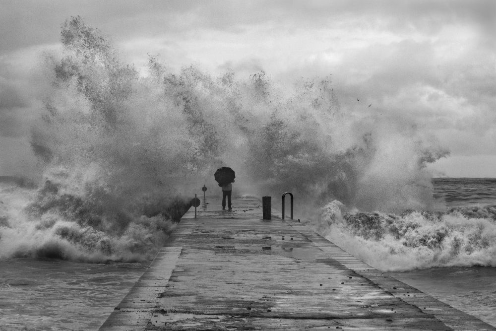 zu viel Wasser für einen Regenschirm von Mikel Lastra