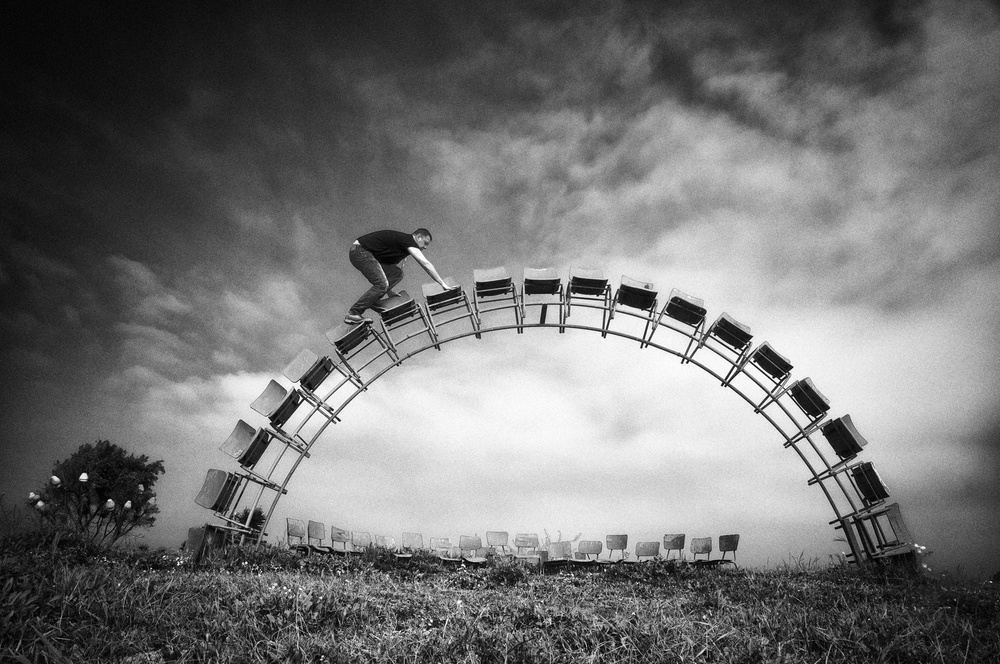 Find the right chair von Miki Meir Levi