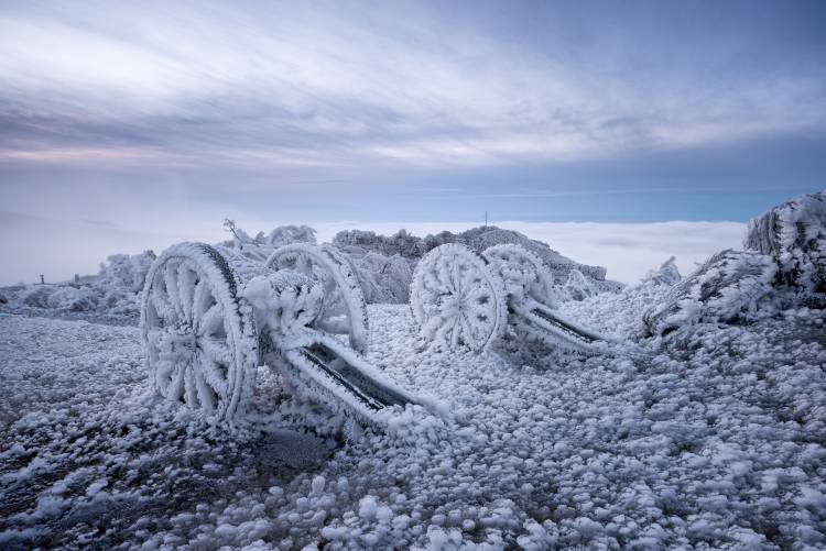 Winter on Shipka Peak von Milen Dobrev