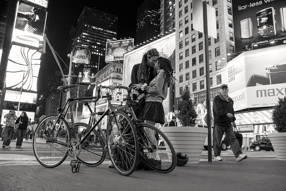 Sweet Embrace von Milton Mpounas