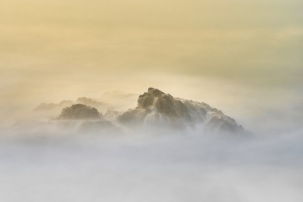 Reef in the sea at sunrise von MingLun Tsai