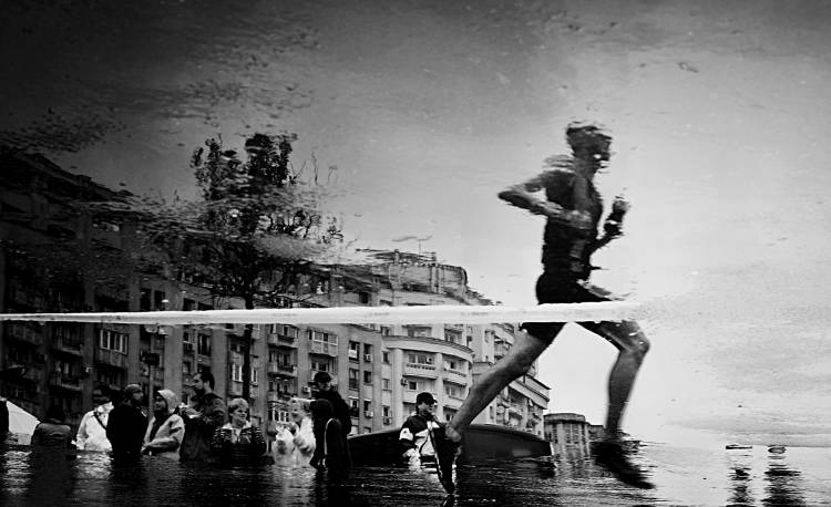 Finish line von Mirela Momanu