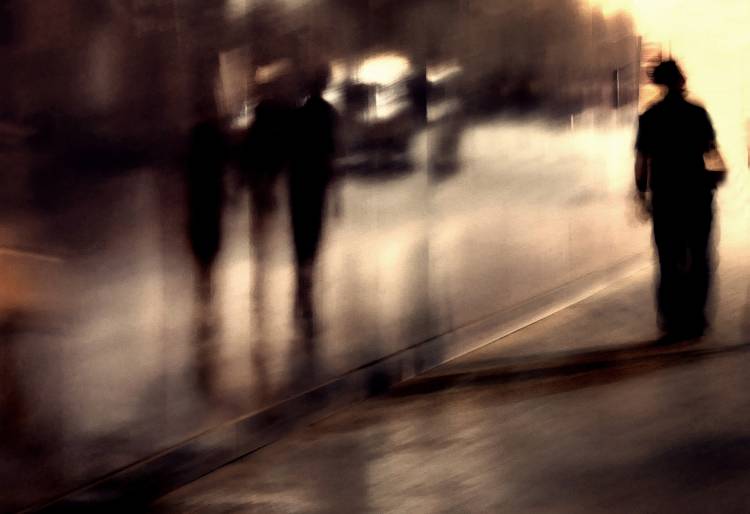 Lost Shadows von Mirela Momanu