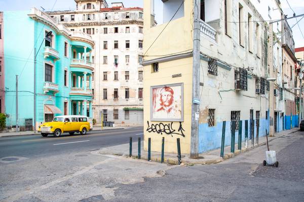 Oldtimer in Havana, Cuba. Street in Havanna, Kuba von Miro May