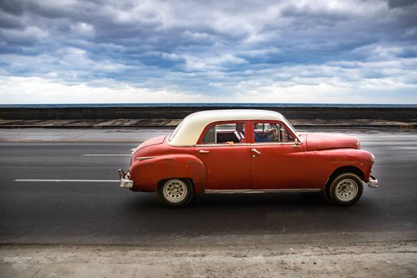 Red Oldtimer, Malacon, Havana, Cuba, Kuba von Miro May