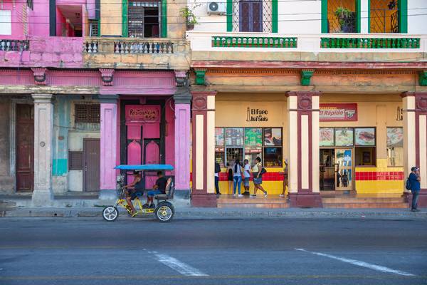 Rickshaw in Havana, Cuba.Street in Havanna, Kuba. von Miro May