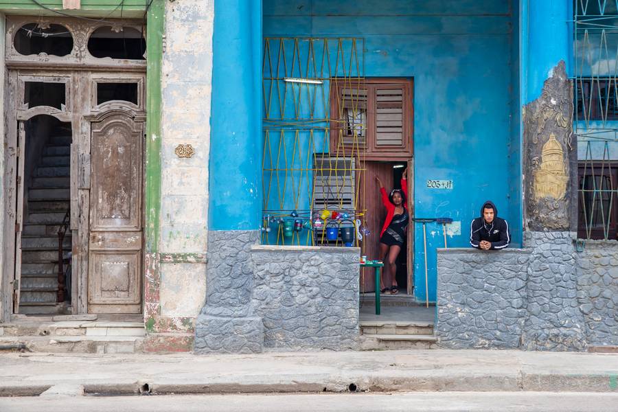 Shop in Havana, Cuba von Miro May