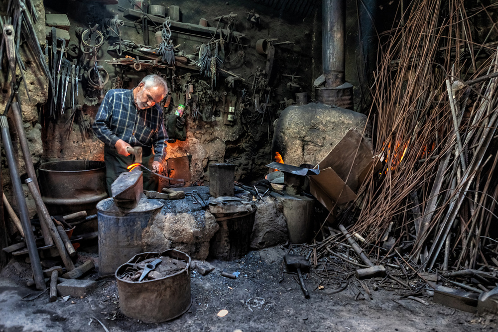 Iron von Mohammadreza Momeni