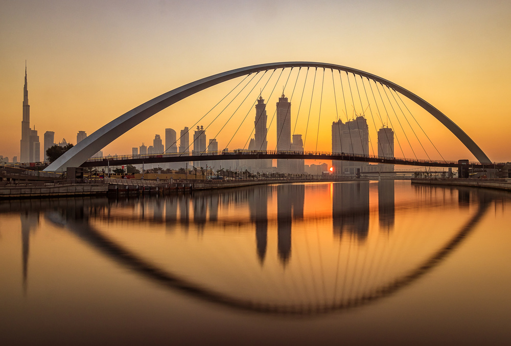 Sunrise at the Dubai Water Canal von Mohammed Shamaa