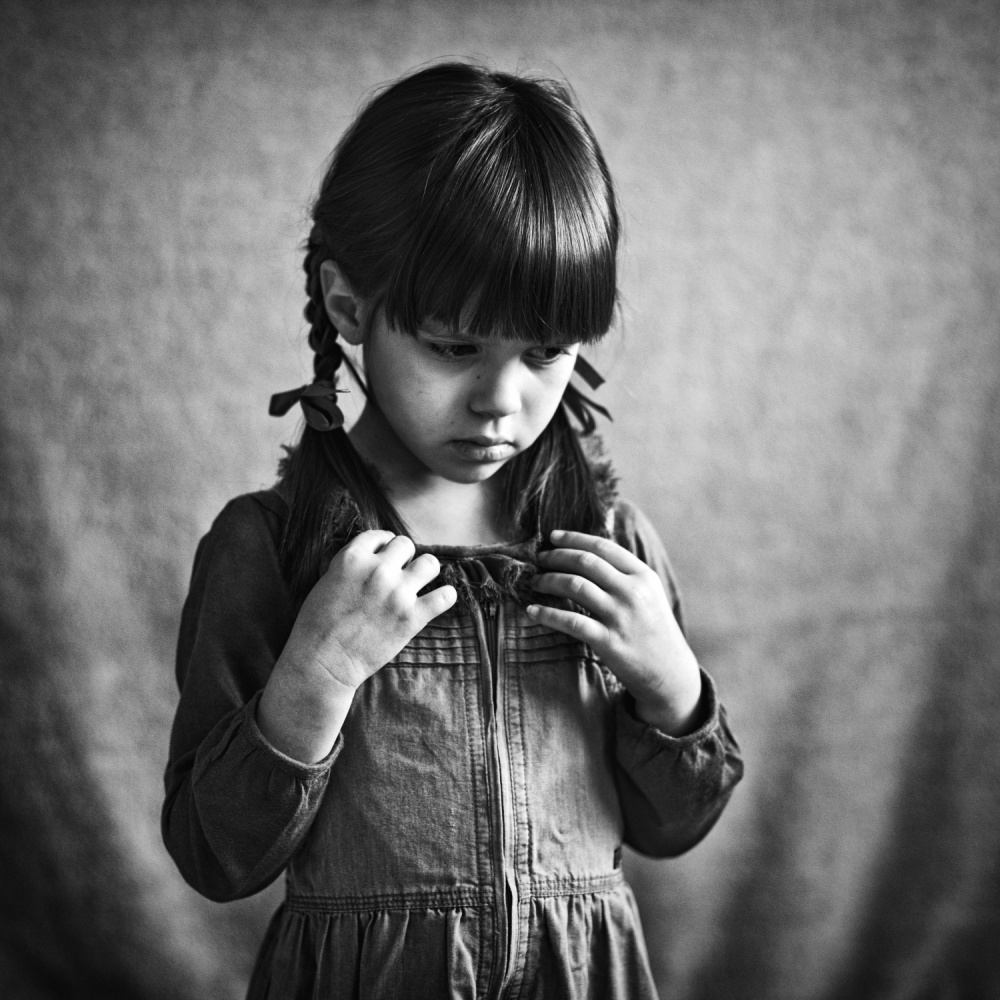 the girl von Monika Strzelecka