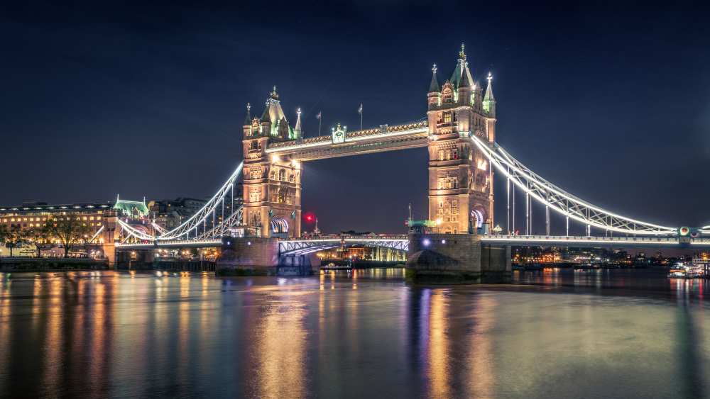 Night at The Tower Bridge von Nader El Assy