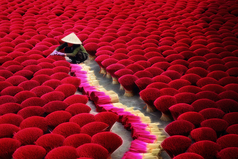 Drying incense sticks von Nguyen Tan Tuan