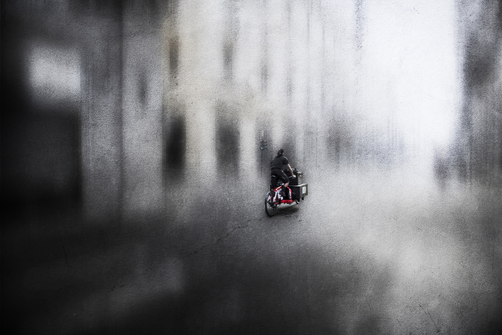 Urgent delivery von Nicodemo Quaglia