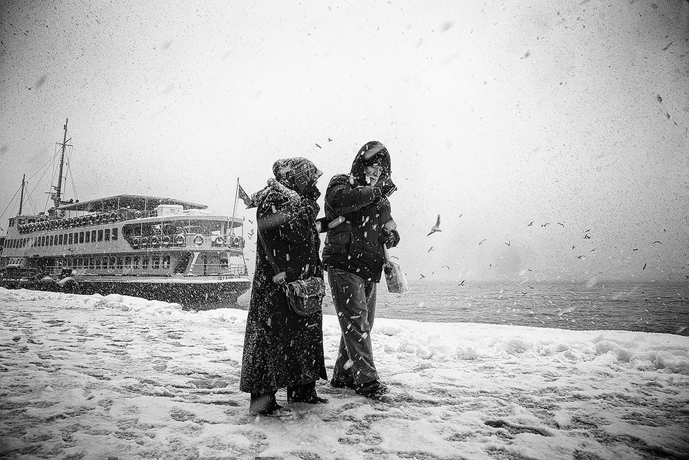 While the snow flakes in Karaköy are snowing von Nihal Eken