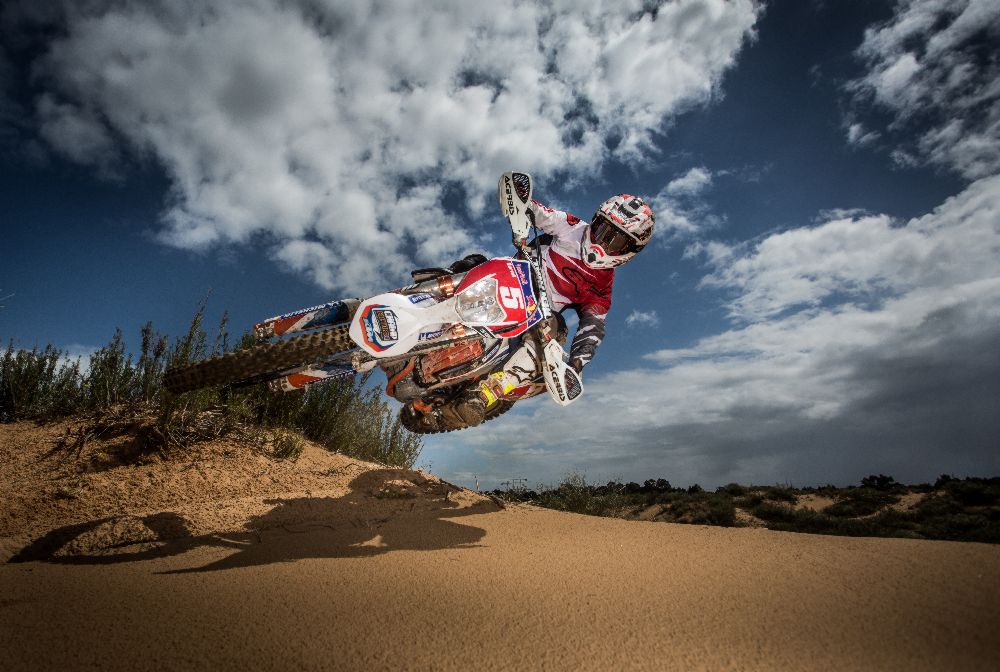 Aufgeschlagen von Nir Amos