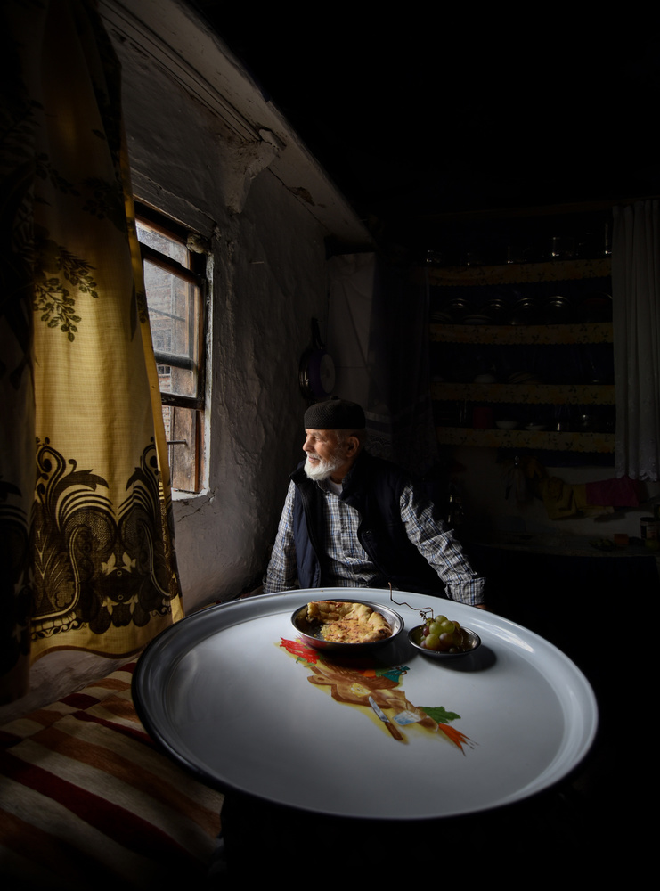 Bread and Grapes von Niyazi Gürgen