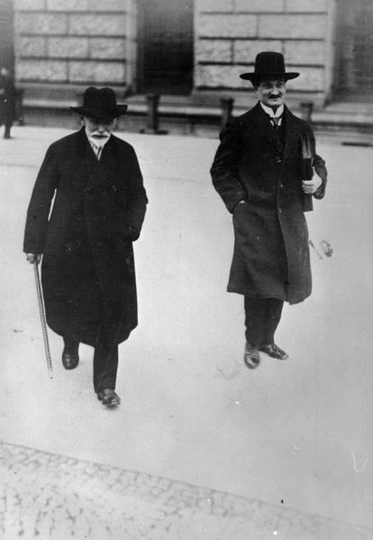 A.Bebel m.Dr.Frank i.Berlin/Foto Haeckel von 