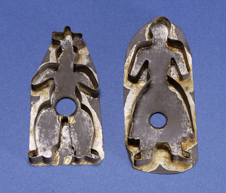 A Pair Of Tinned Sheet Metal Cookie Cutters von 