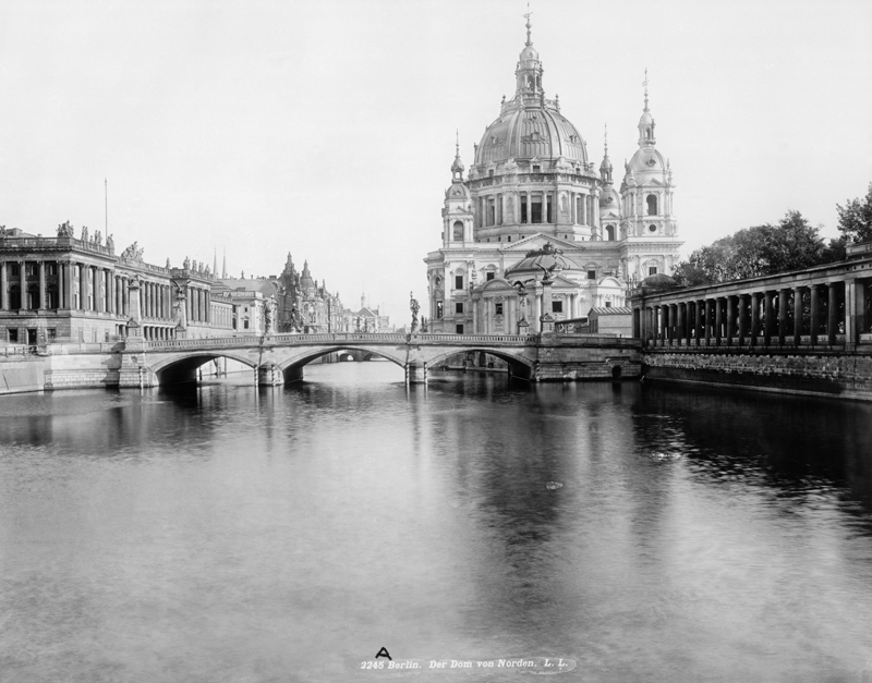 Berlin/Dom von Norden/Foto/Lucien Levy von 
