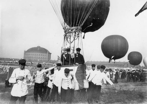 Ballon-Wettfahrt in Berlin:Start/Foto von 