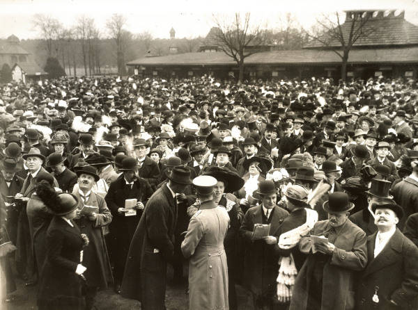 Berlin-Karlshorst,Massenandrang/Foto von 