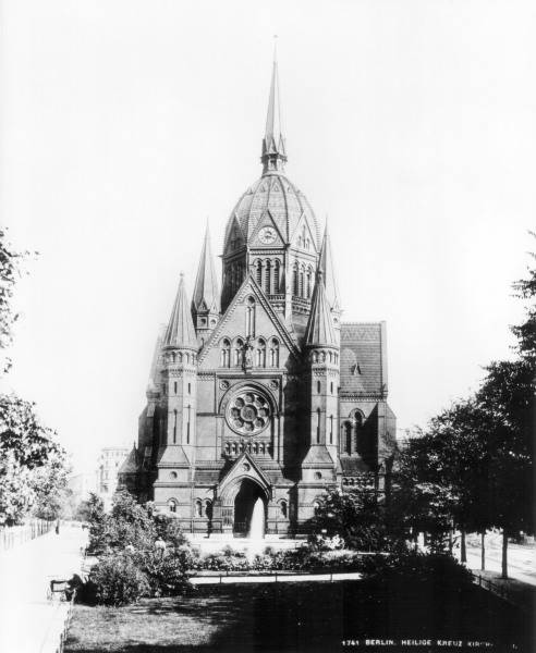 Berlin,Ansicht Hl.Kreuz-Kirche/Foto Levy von 